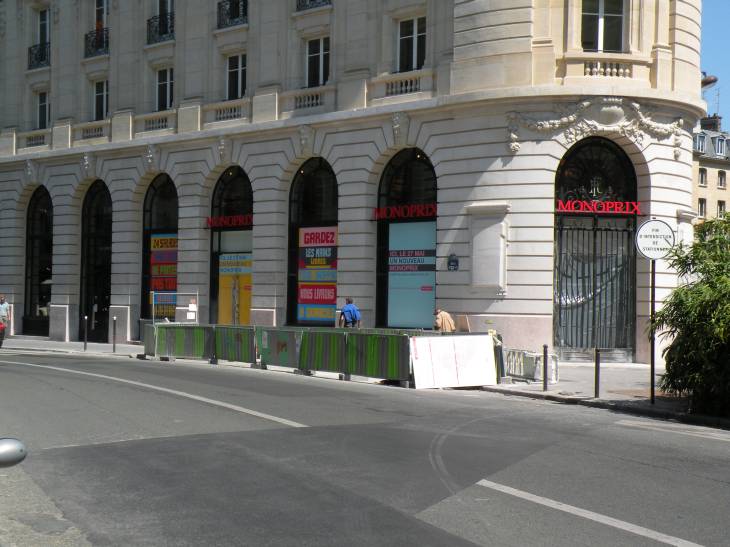  Monoprix , rue du Bac